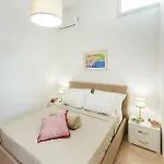 Villalbe מלון דירות 4*